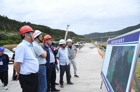 广元市交通运输局总工程师郭金桥到成绵苍巴项目检查指导工作